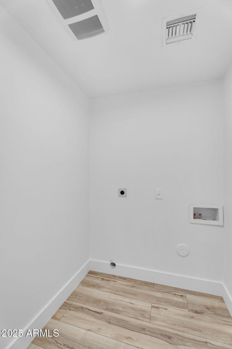 63-web-or-mls-3102 E Mariposa St -58