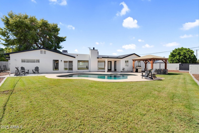 65-web-or-mls-3102 E Mariposa St -68