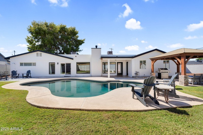 66-web-or-mls-3102 E Mariposa St -69