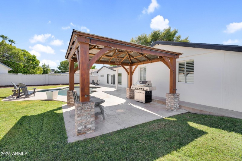 72-web-or-mls-3102 E Mariposa St -73