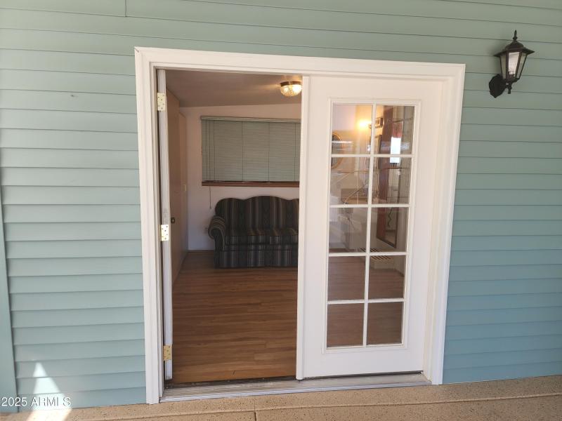 50 Ourdoor access to AZ room