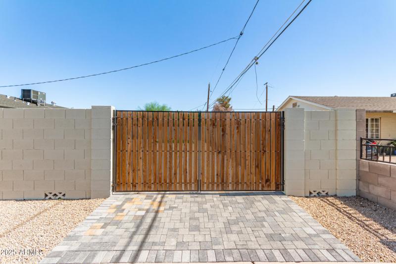 RV GATE SIDE ENTRANCE