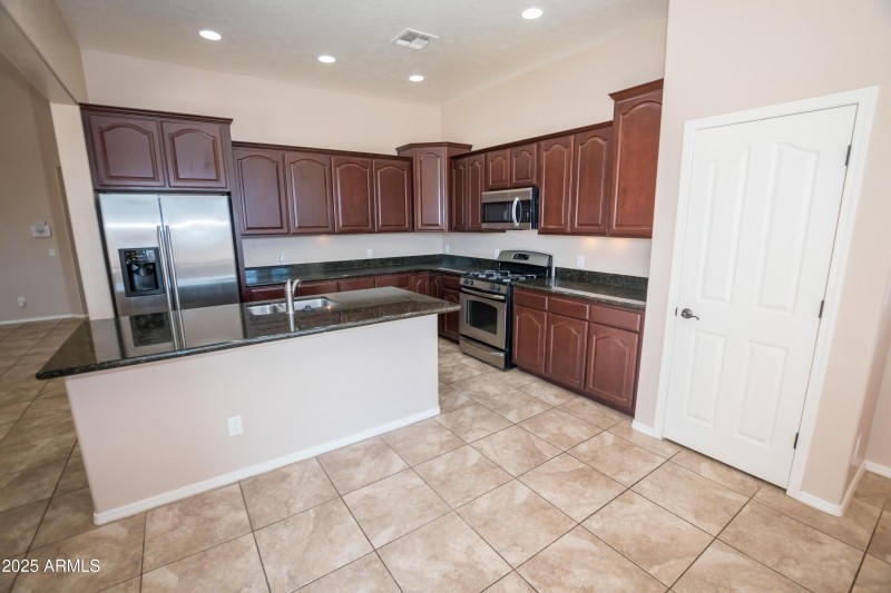 1804 Prairie Grass Dr 10-03-2025 (38)