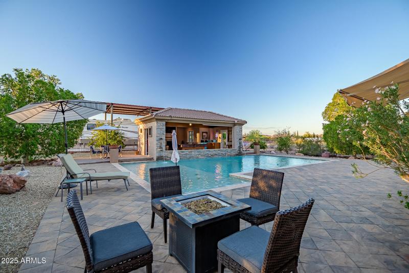 ADDITIONAL SITTING AREA