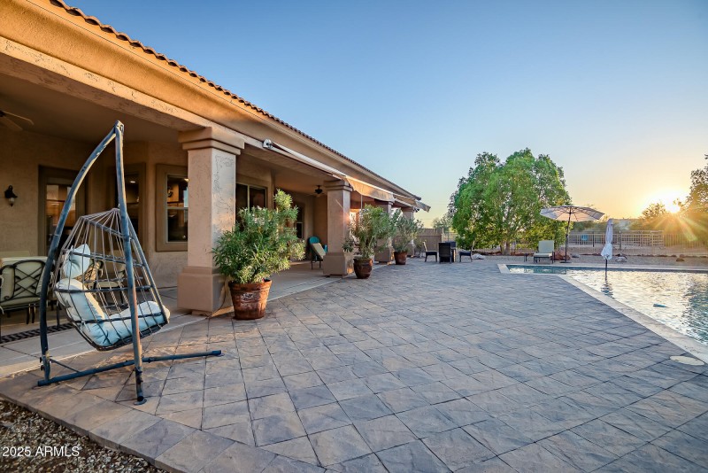 LARGE PAVER BACK PATIO