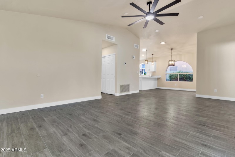 Living room 4