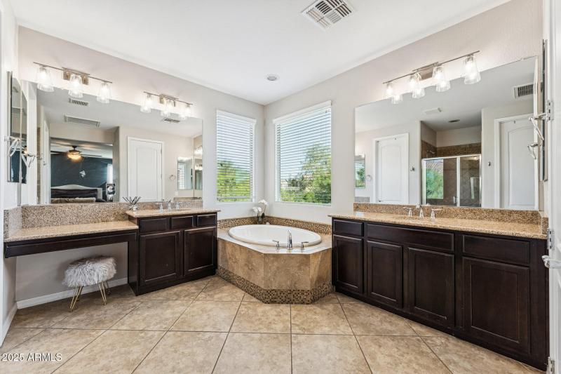 029-primary-bathroom