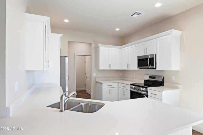 4307 N 13th Pl-13