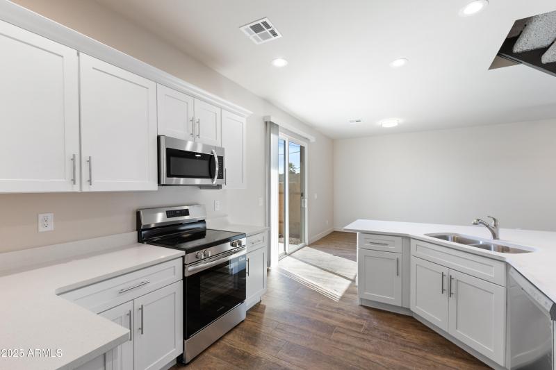 4307 N 13th Pl-16