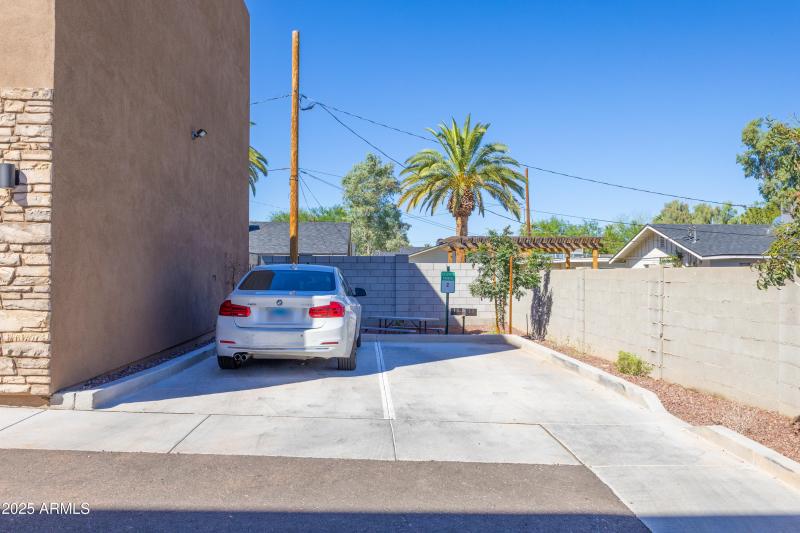 4307 N 13th Pl-33