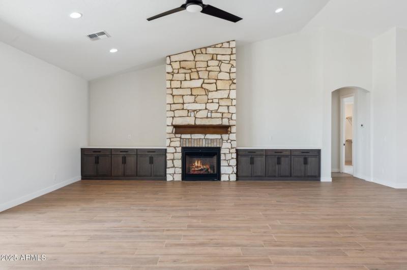 9-web-or-mls-13653-e-aloe-vera-dr