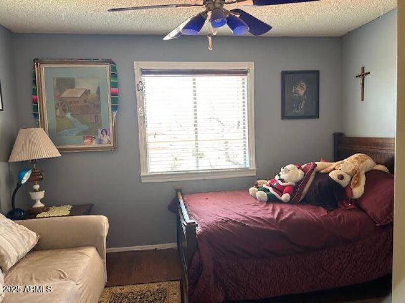 Guest Bedroom (upstairs)3