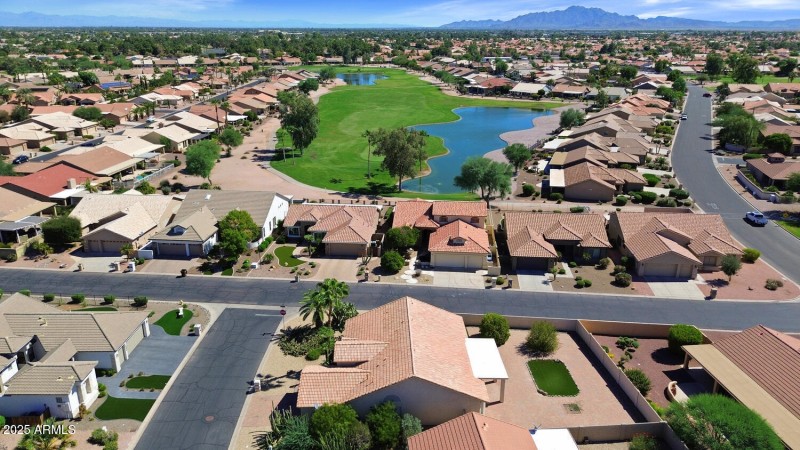 10023 E Arrowvale Dr-large-003-004-10023