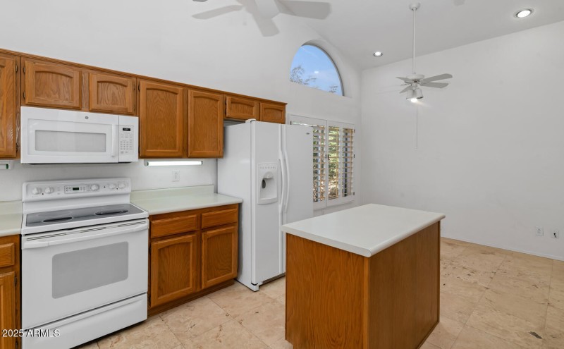 10023 E Arrowvale Dr-large-011-022-10023