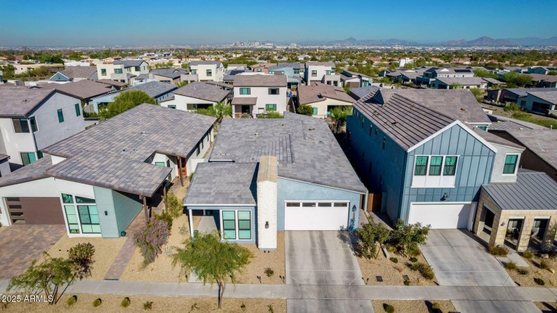 CONTEMPORARY LIVING