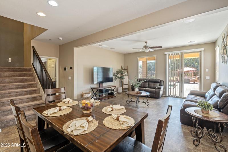 13-Dining Area