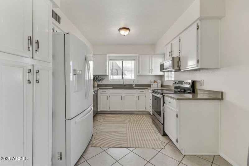 Kitchen (1)