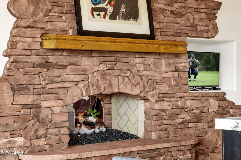 022_Two Way Fireplace