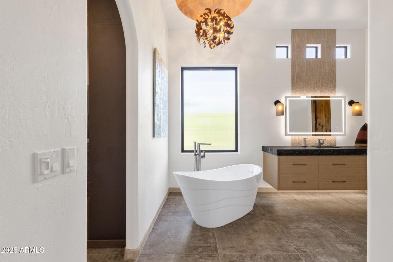 046_Free Standing Soaking Tub