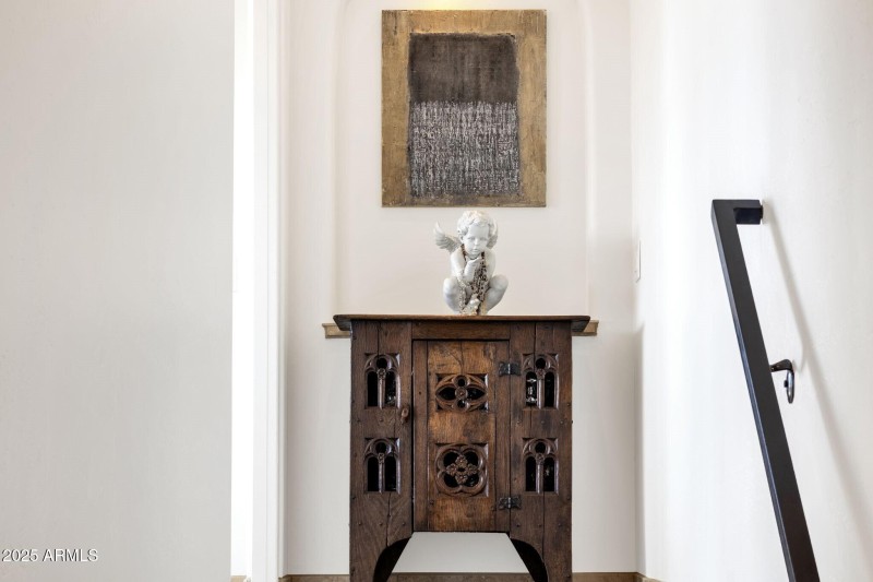 058_Staircase Landing