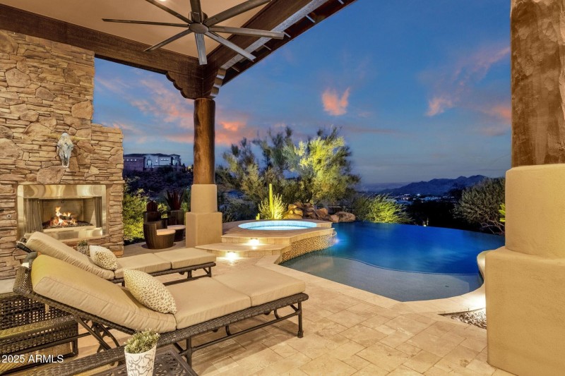 074_Poolside Patio Lights