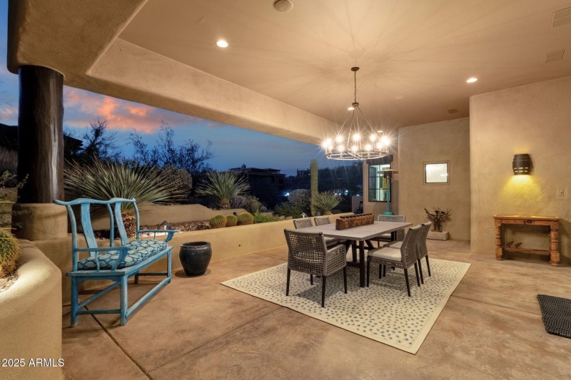 088_Outdoor Dining Patio