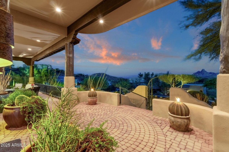 090_Front Entry Patio Lights