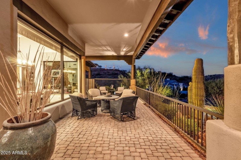 092_Front Patio Lights