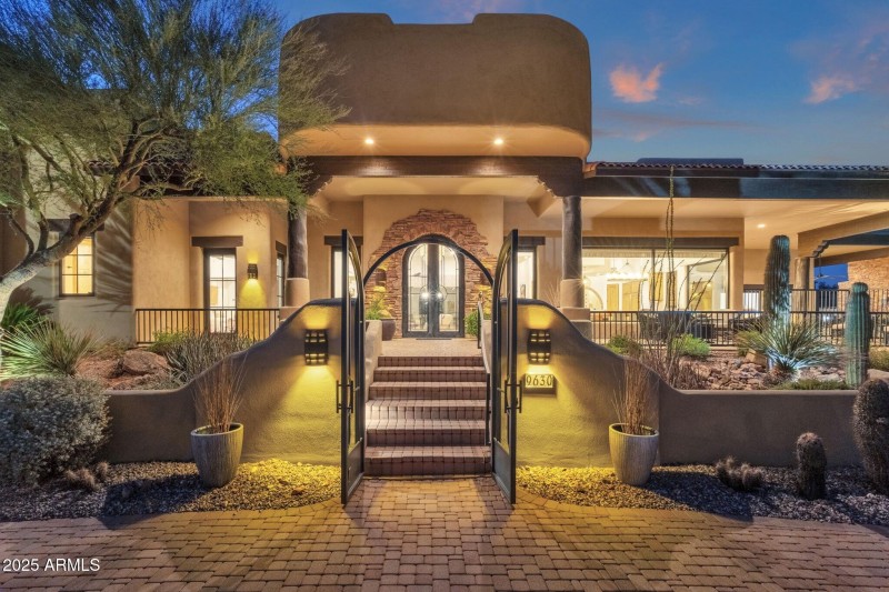 093_Front Entry Lights