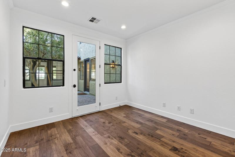 48_3428_N_Park_St48_mls