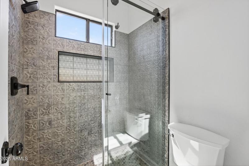 83_3428_N_Park_St83_mls