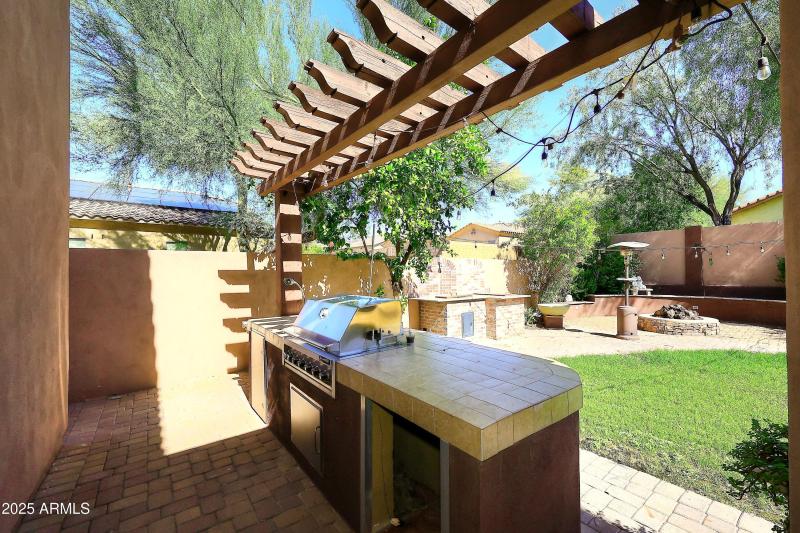 Covered Patio-BBQ Grill