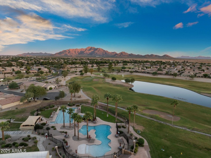 2 Outdoor pools