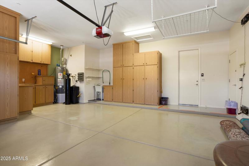 GARAGE W/EPOXY FLOOR