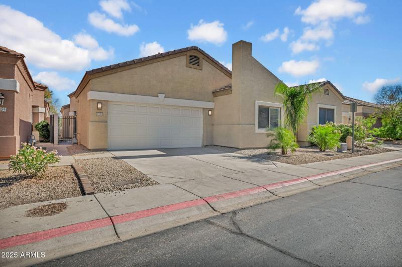 3252 E MALDONADO DR, Phoenix, AZ 85042