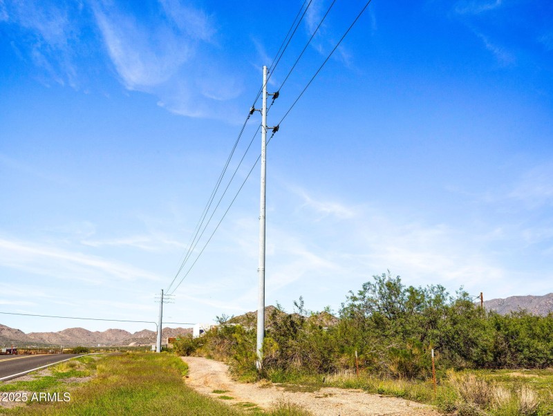 7-web-or-mls-22055 W Sunrise Dr-9