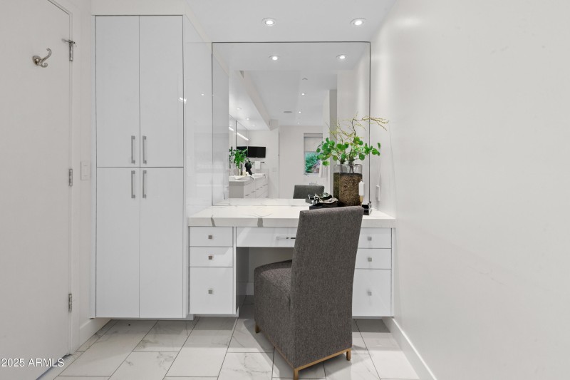Primary vanity area