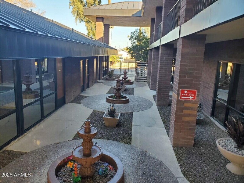 courtyard2