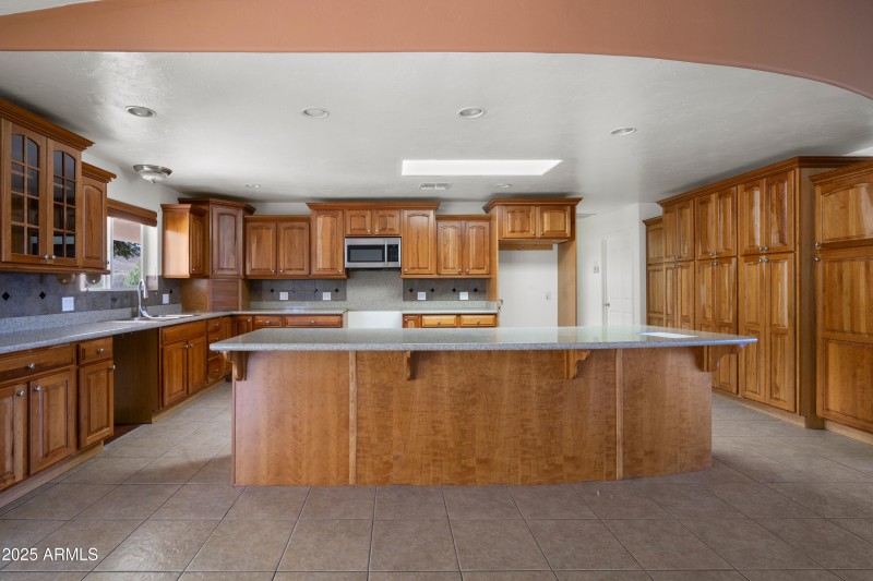 2 Interior - 5
