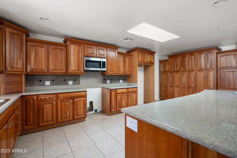 2 Interior - 6