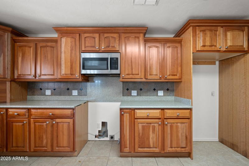 2 Interior - 9