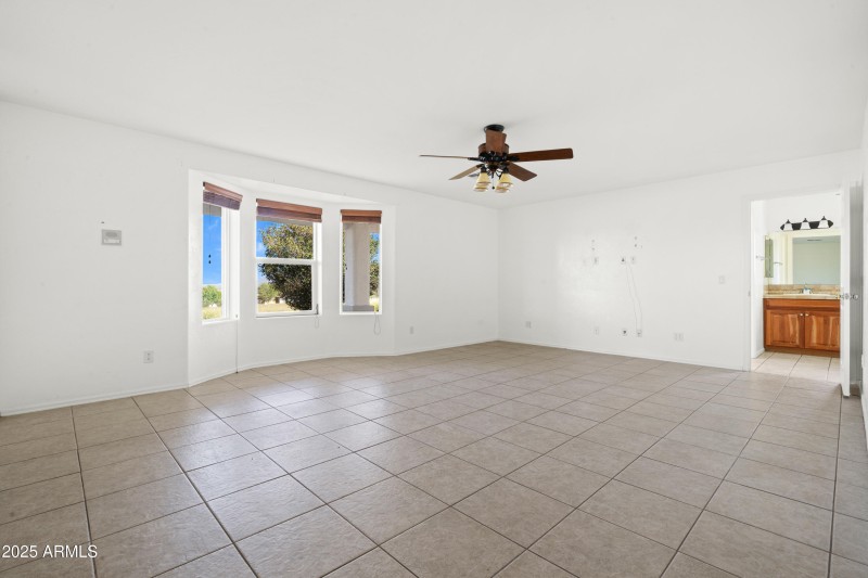 2 Interior - 13