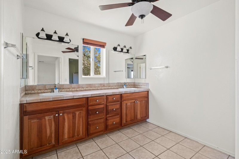 2 Interior - 18