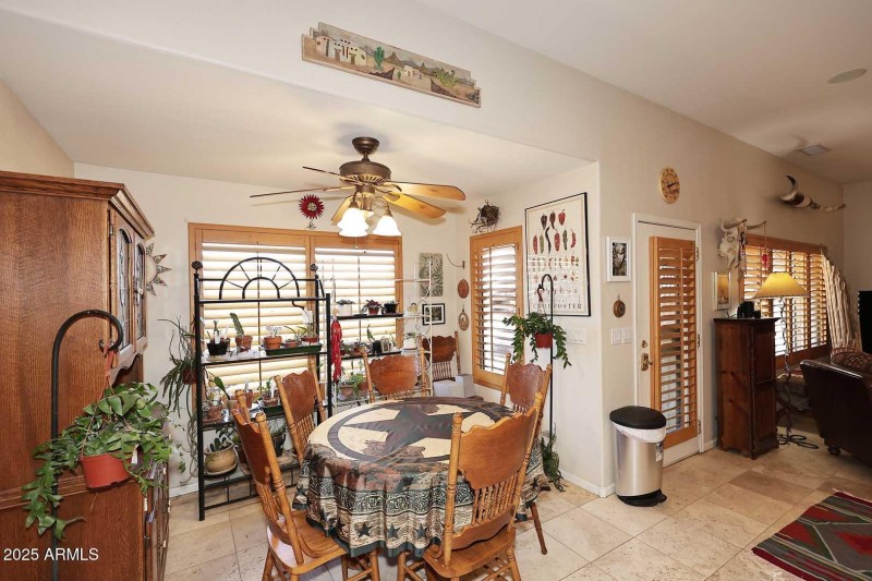 Eat-in Kitchen2