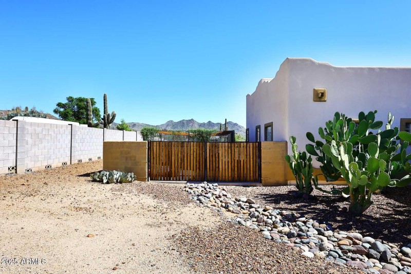 Side RV Gate