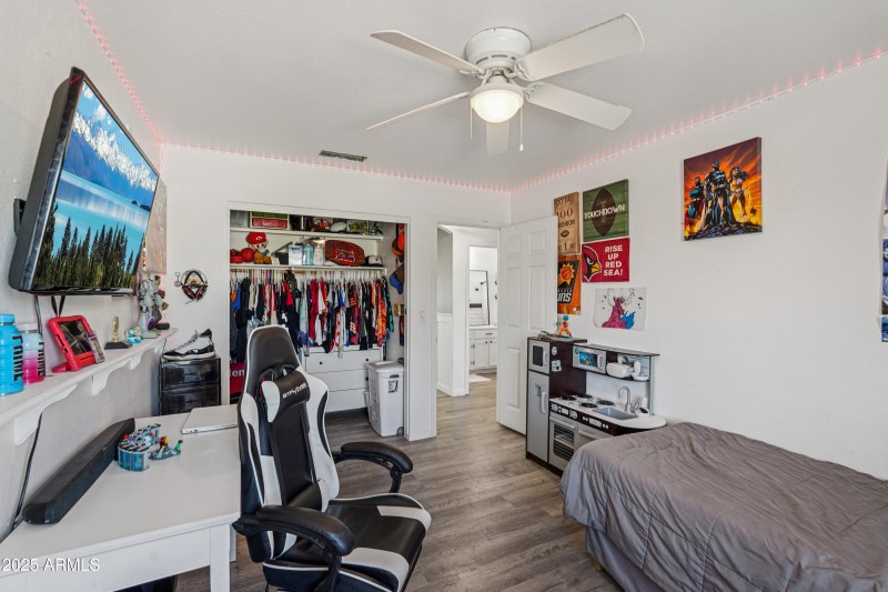 27-print-E Baylor Ct-S0410-025