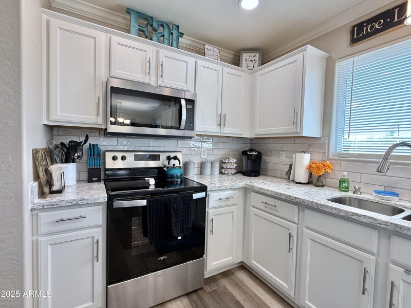 16 Kitchen (2)