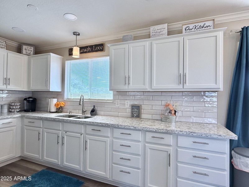 18 Kitchen