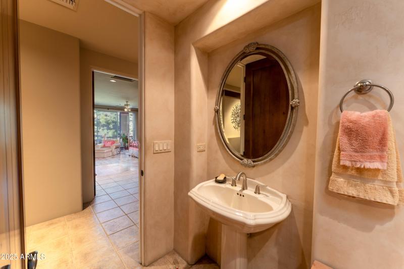 Powder/2nd Suite Bath