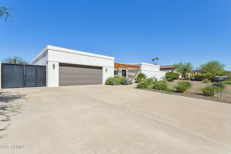 3-web-or-mls-6102-e-cambridge-ave